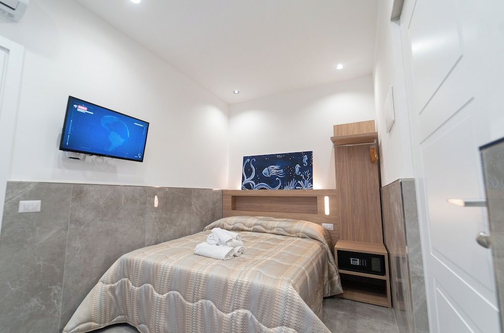 B&B Le 4 Stagioni Dante's Suites Superior Double Room, Annex Building (Vico Giardinetto) 4