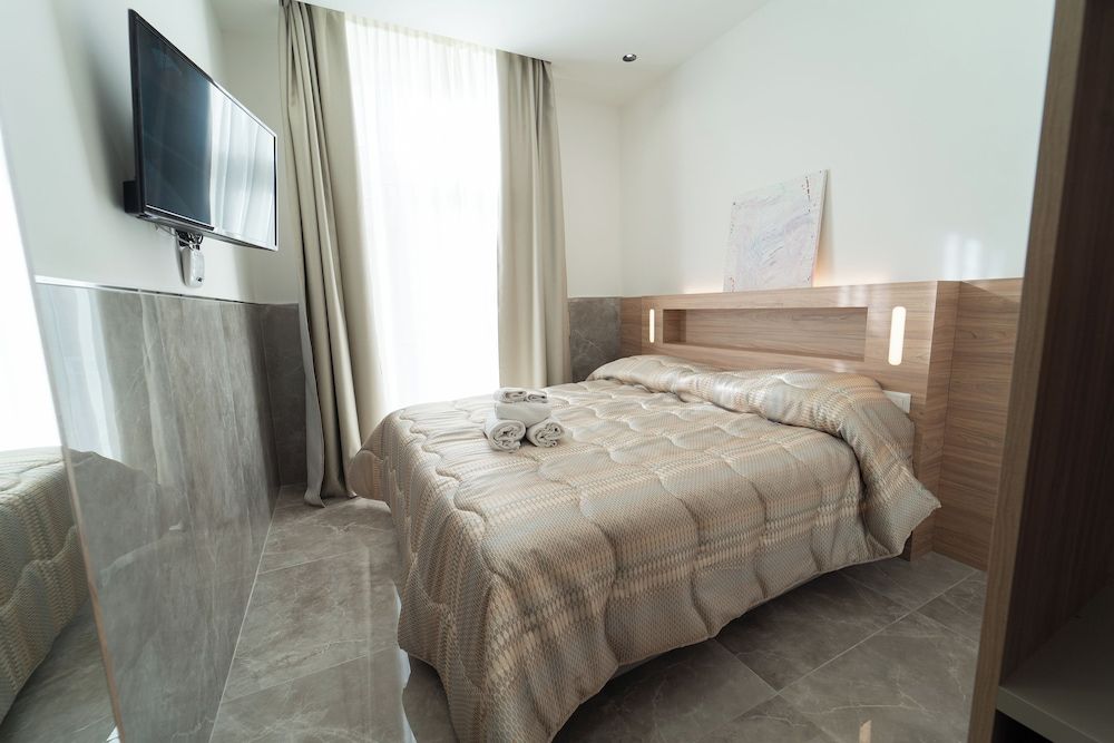 B&B Le 4 Stagioni Dante's Suites Superior Double Room, Annex Building (Vico Giardinetto)