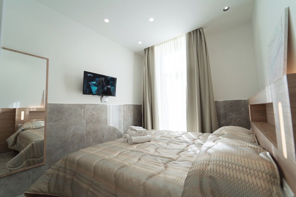 B&B Le 4 Stagioni Dante's Suites Superior Double Room, Annex Building (Vico Giardinetto) 3