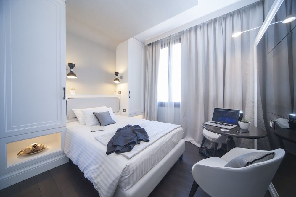 Classic Double Room (Small Bed)