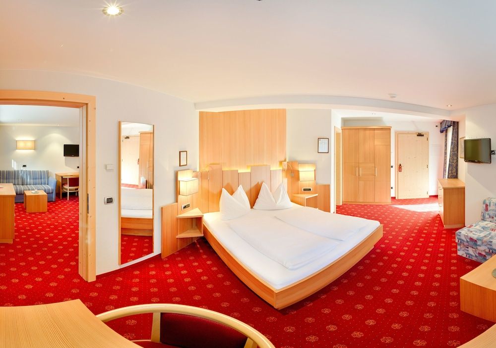 Granpanorama Hotel StephansHof Quadruple Room, 2 Bedrooms, Balcony 2