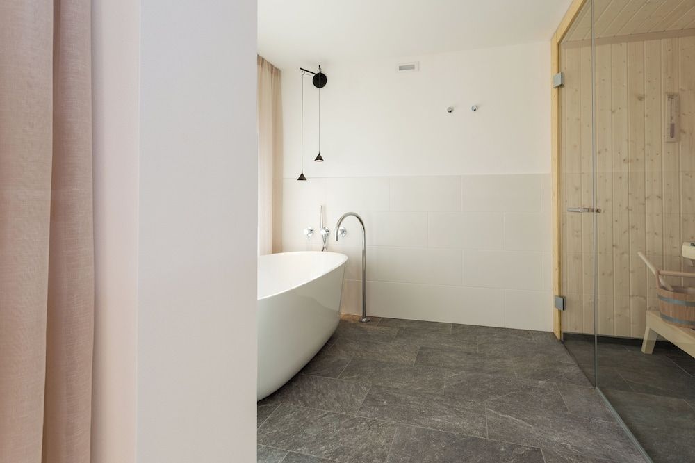 Granpanorama Hotel StephansHof Deluxe Suite, 1 Bedroom, Sauna, Mountain View 4