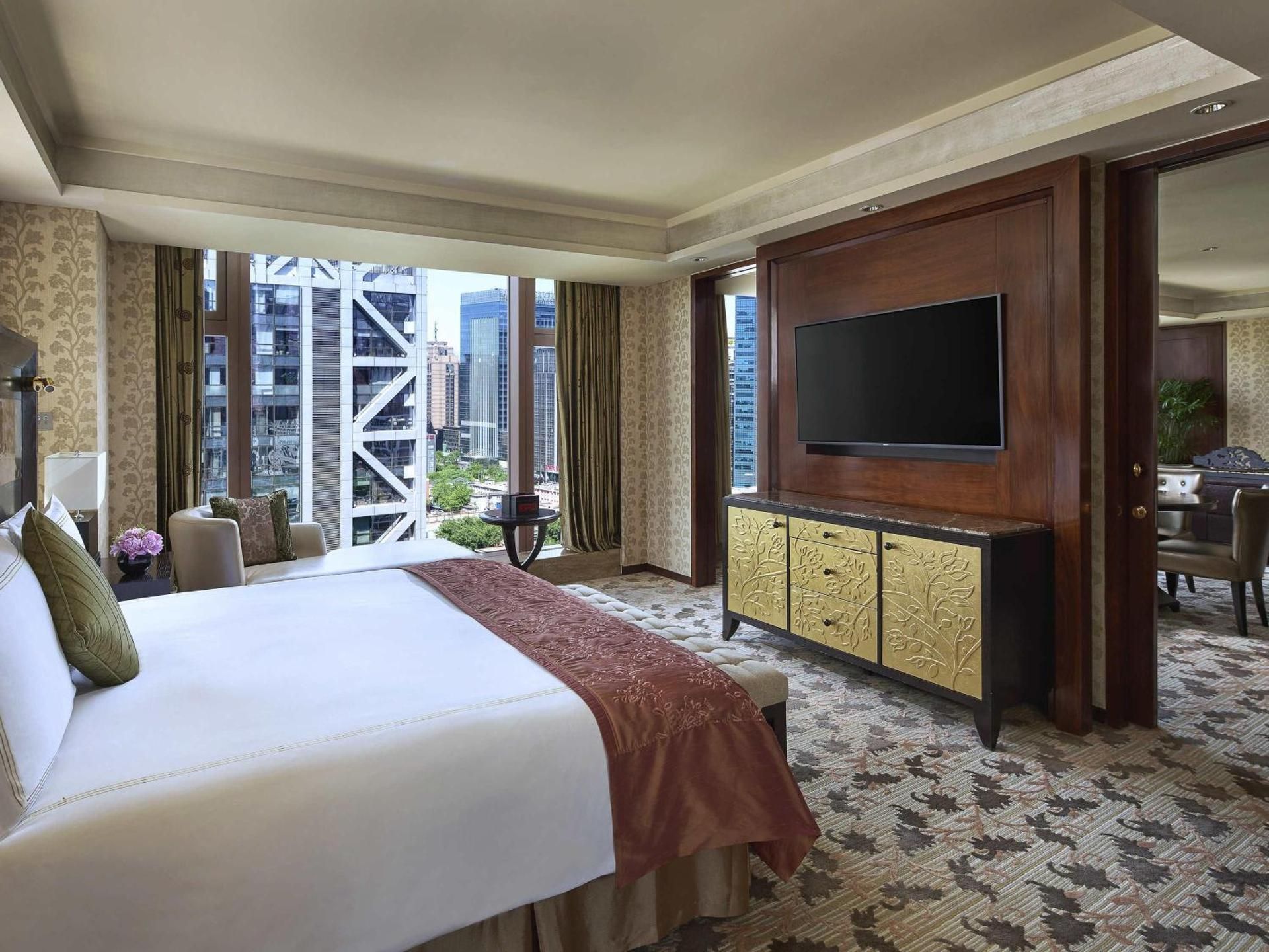 Fairmont Gold Grand Suite with Fairmont Gold Lounge Access