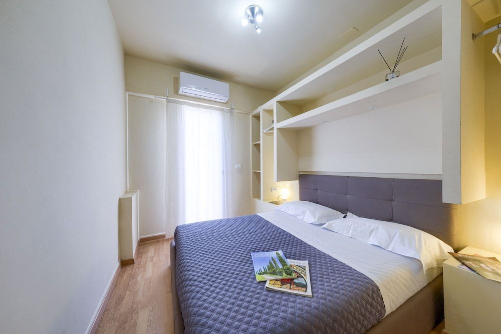 Queen Room with Balcony and External Private Bathroom
