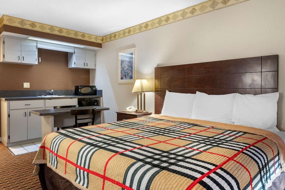 Standard Room, 1 King Bed, Non Smoking