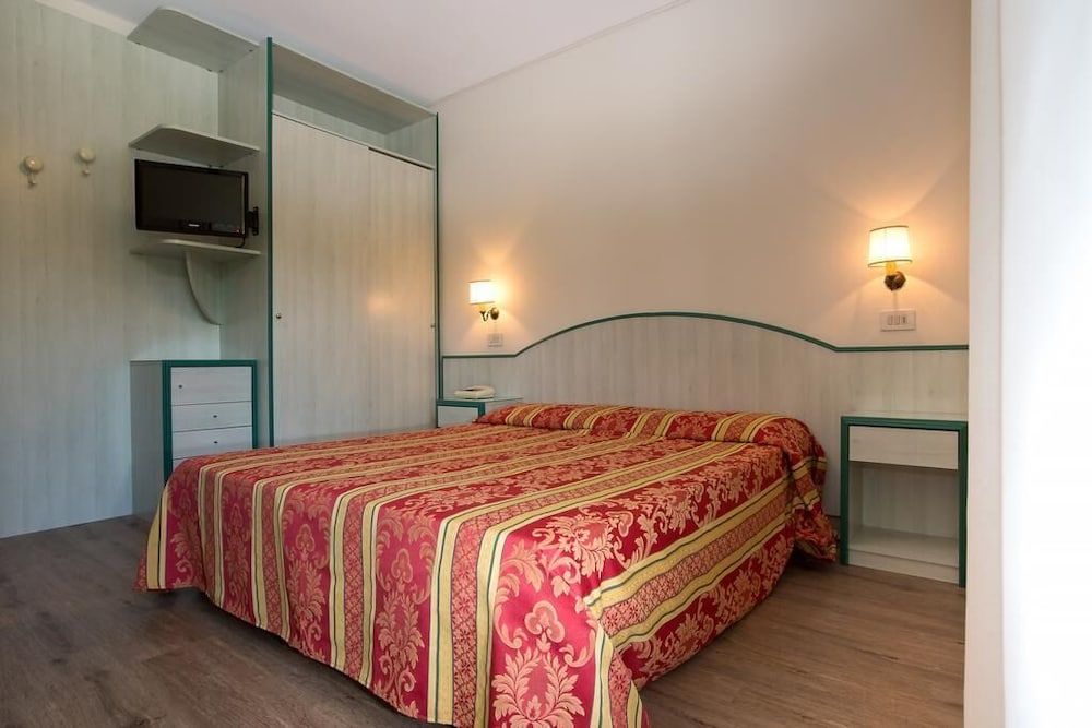 Quadruple Room, Connecting Rooms