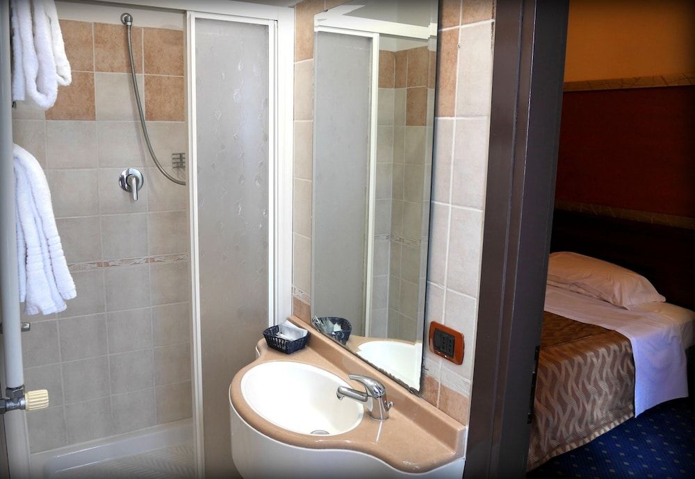 Hotel La Pace Comfort Single Room, City View 4