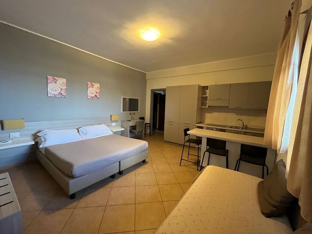 apart hotel Kalaskiso' Family Studio, 1 Queen Bed with Sofa bed, Kitchenette, Sea View 4