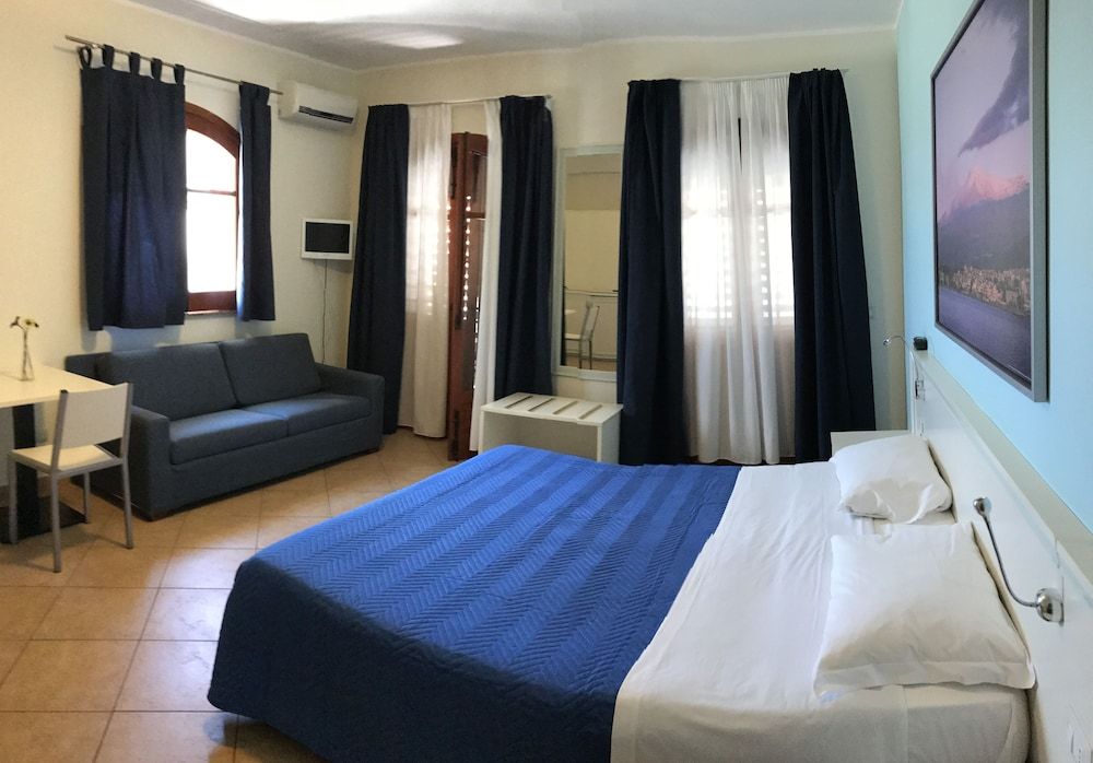 apart hotel Kalaskiso' Family Studio, 1 Queen Bed with Sofa bed, Kitchenette, Sea View