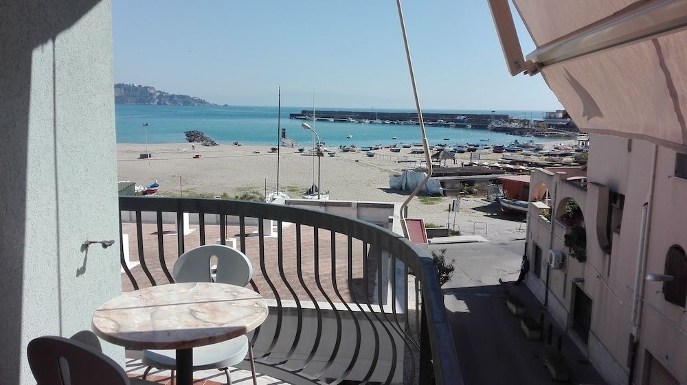 apart hotel Kalaskiso' Family Studio, 1 Queen Bed with Sofa bed, Kitchenette, Sea View 8