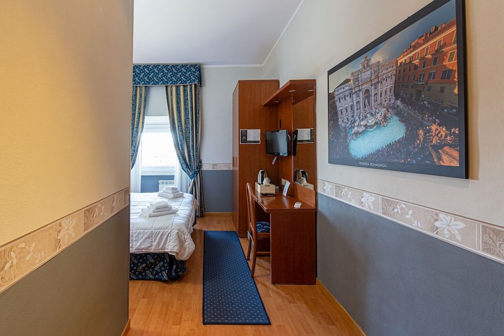 B&B A Picture of Rome Double or Twin Room, City View 13