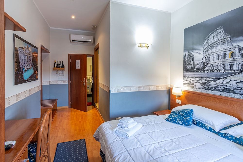 B&B A Picture of Rome Double or Twin Room, City View 5