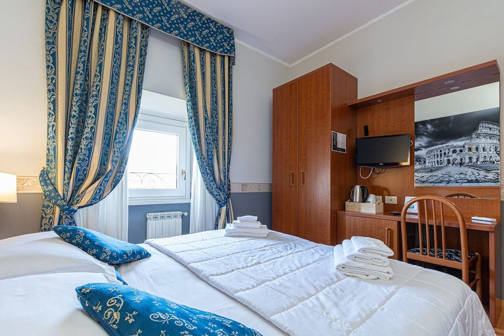 B&B A Picture of Rome Double or Twin Room, City View 3