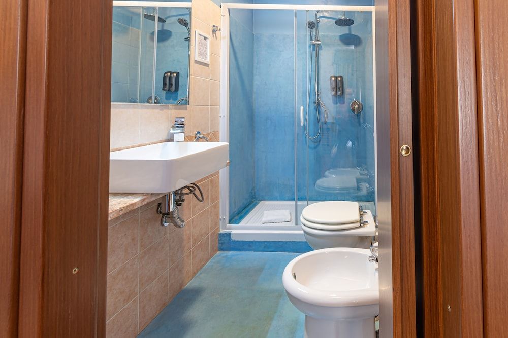 B&B A Picture of Rome Deluxe Suite, 2 Bedrooms, 2 Bathrooms, City View 7