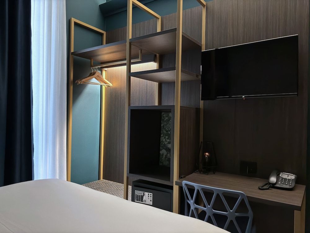 AV Hotel Milano Double Room 7