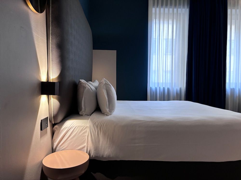 undefined AV Hotel Milano