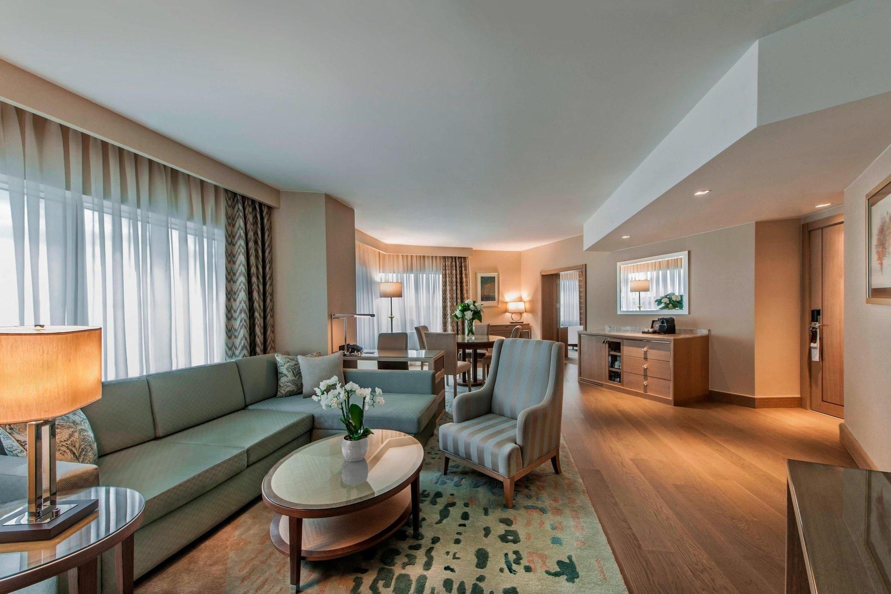Ocean Suite, Club lounge access, 1 Bedroom Suite, 1 King, Sea view, Corner room