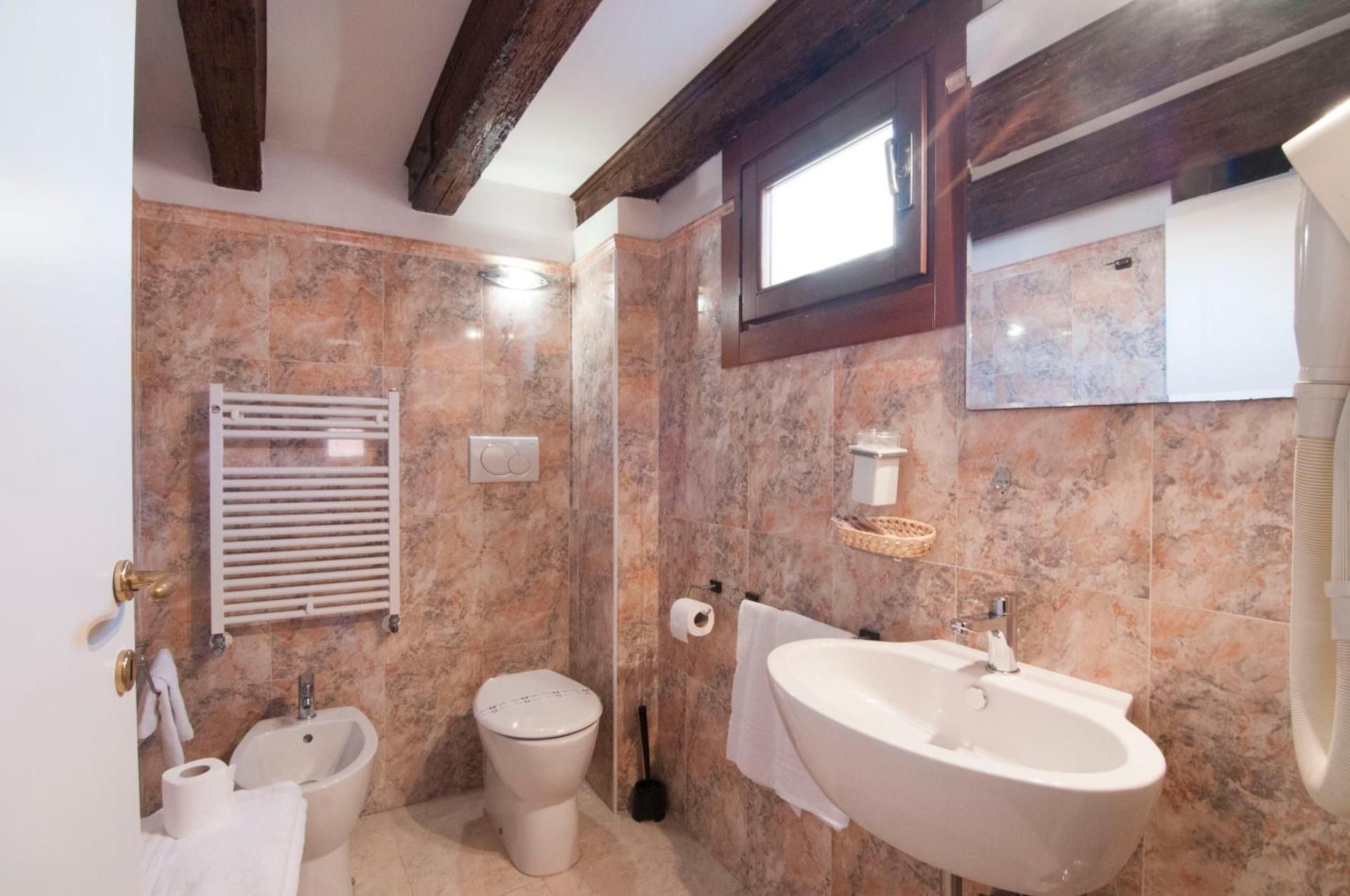 Double or Twin Room with Bathroom