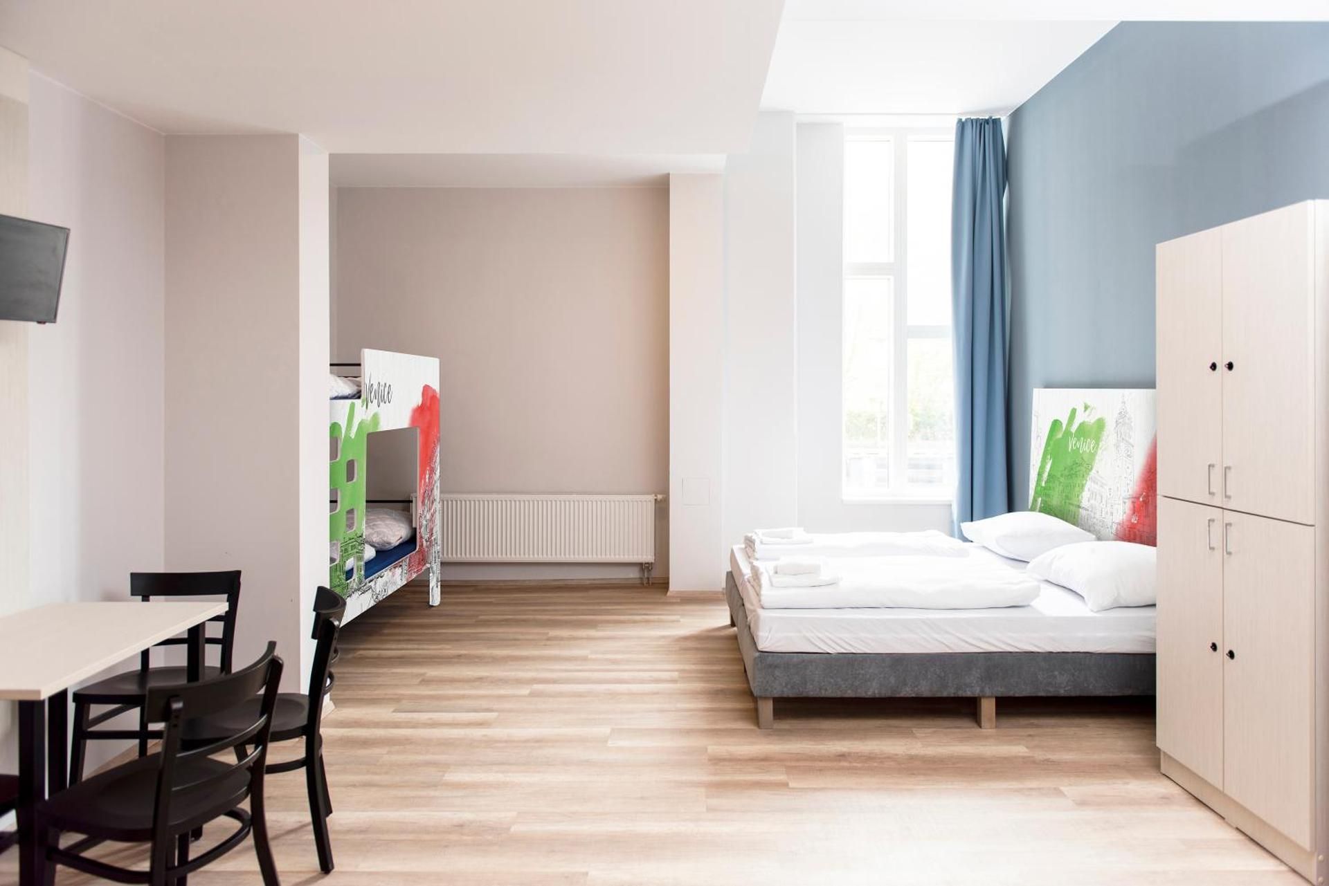 6-Bed Room