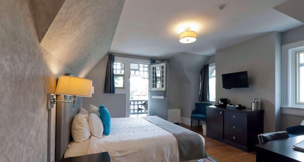 Standard Room, 1 King Bed, Non Smoking, Balcony