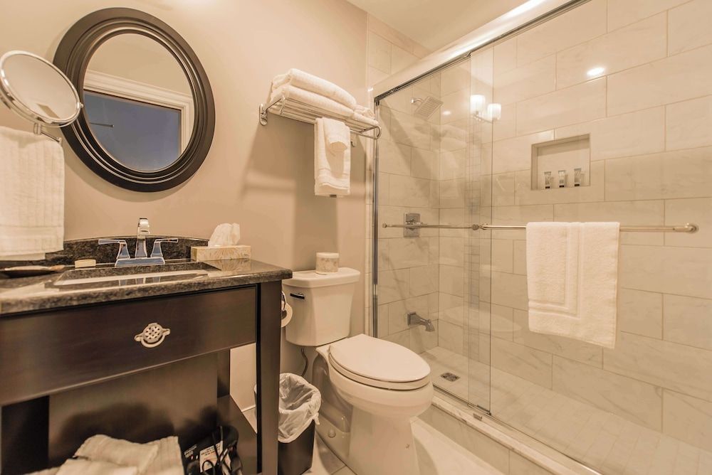 Idlewyld Inn & Spa Standard Room, 2 Queen Beds, Non Smoking 5