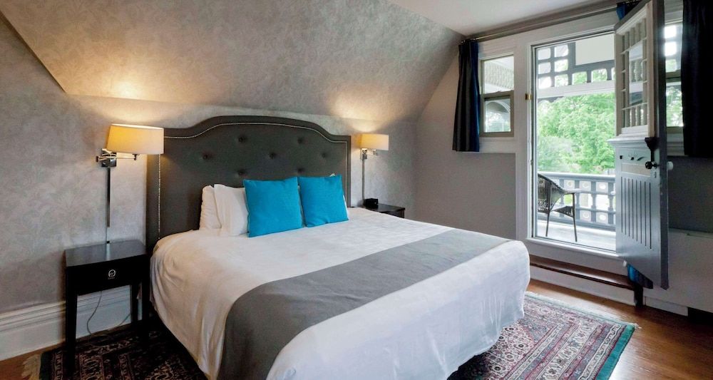 Standard Room, 1 King Bed, Non Smoking, Balcony