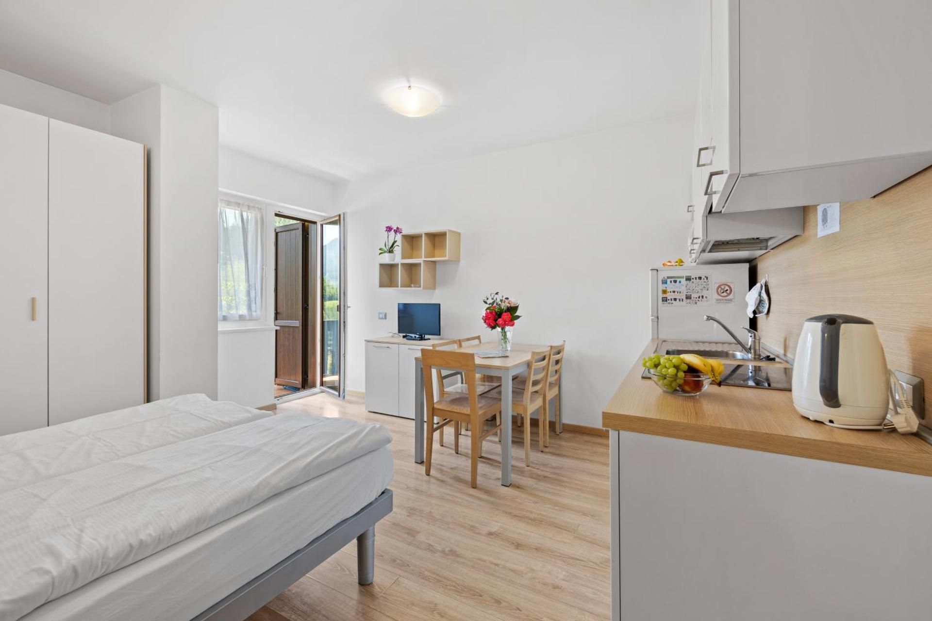 One-Bedroom Apartment with mountain view (5 people)