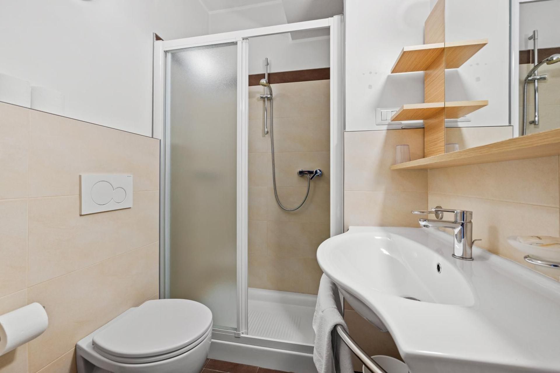 One-Bedroom Apartment with mountain view (5 people)