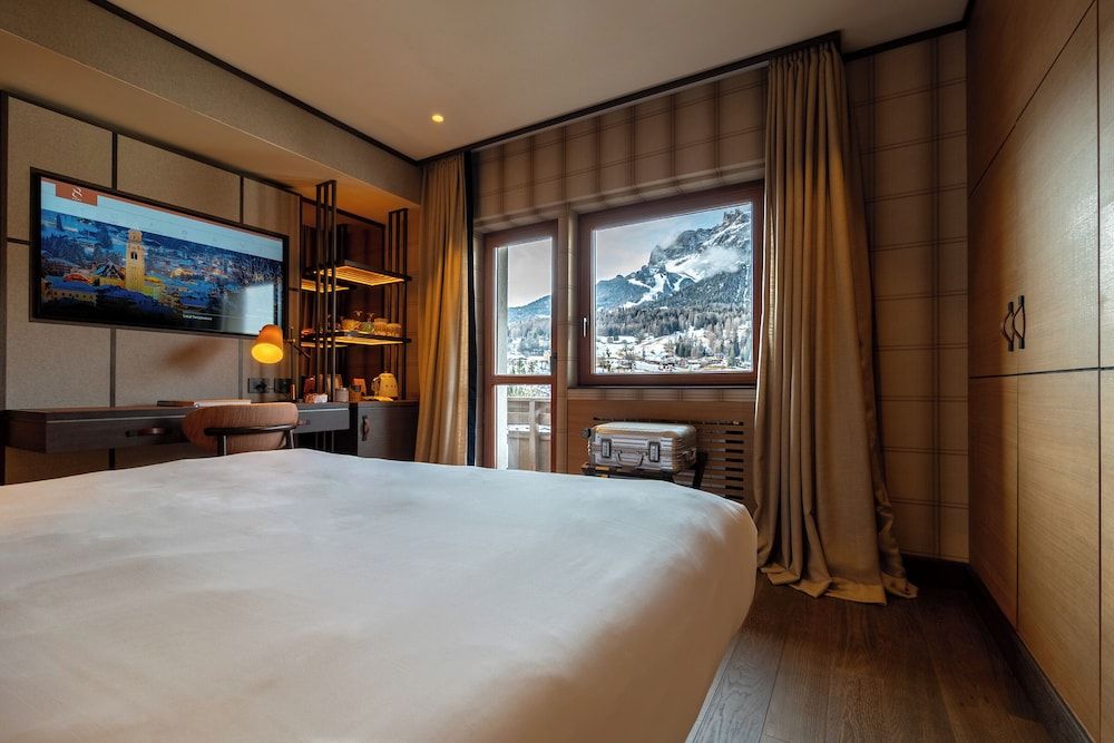 undefined Eight Cortina 7