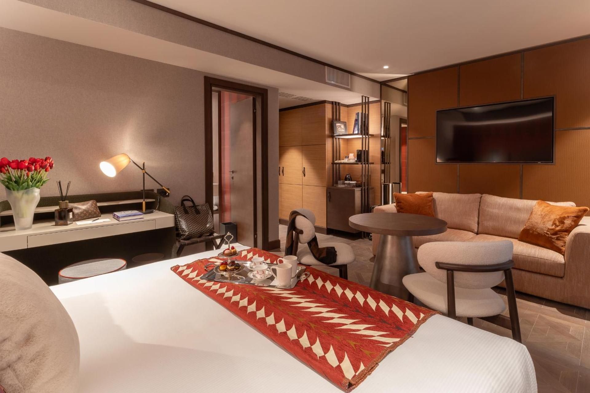 undefined Eight Cortina 10