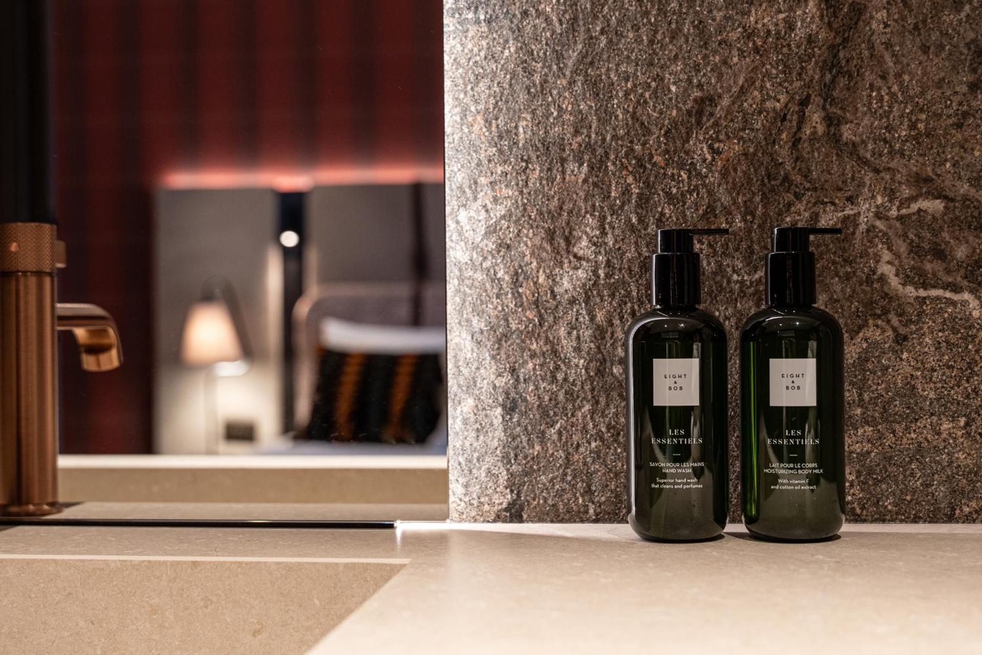 undefined Eight Cortina 3