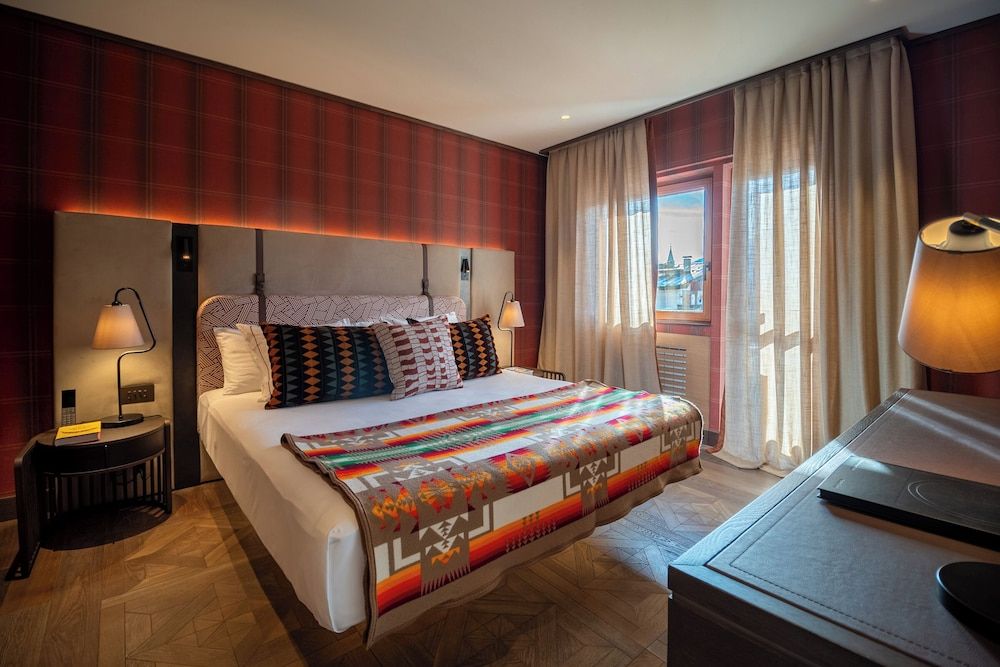 undefined Eight Cortina 9