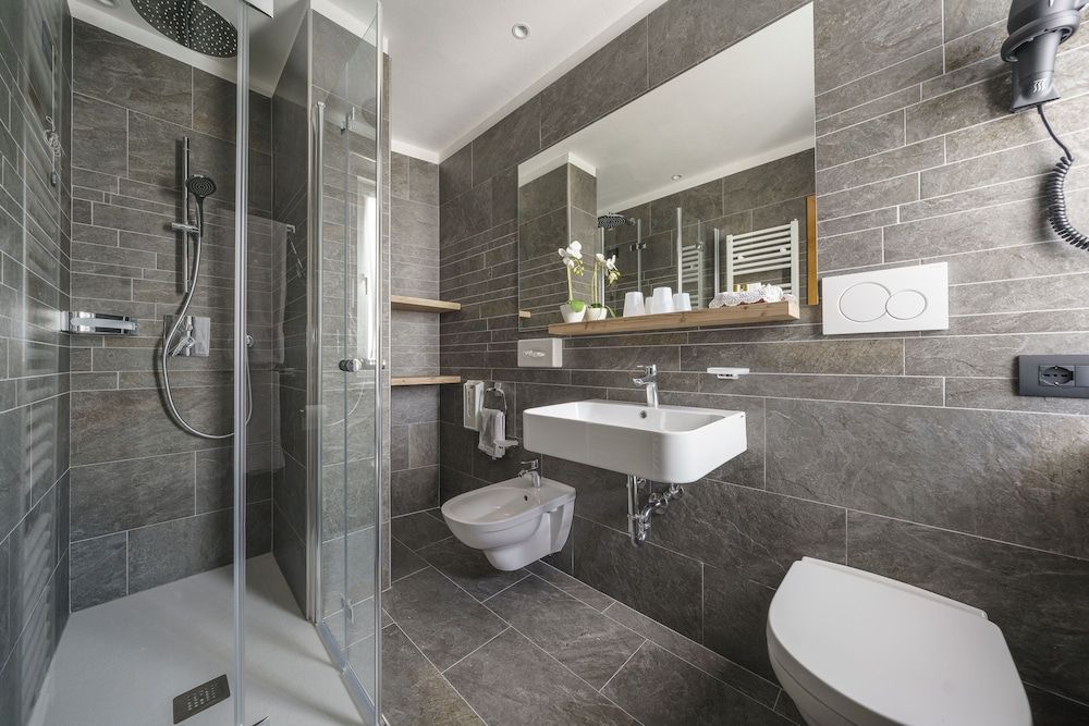 Columbia Comfort Double Room, Balcony, Mountain View 9