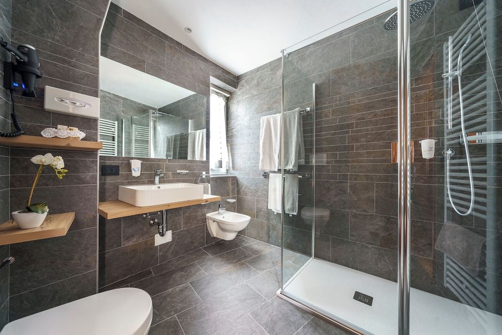 Columbia Comfort Double Room, Balcony, Mountain View 10