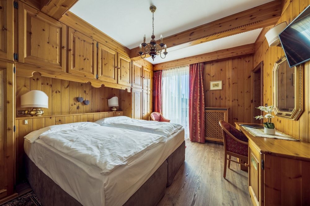 Columbia Comfort Double Room, Balcony, Mountain View 4