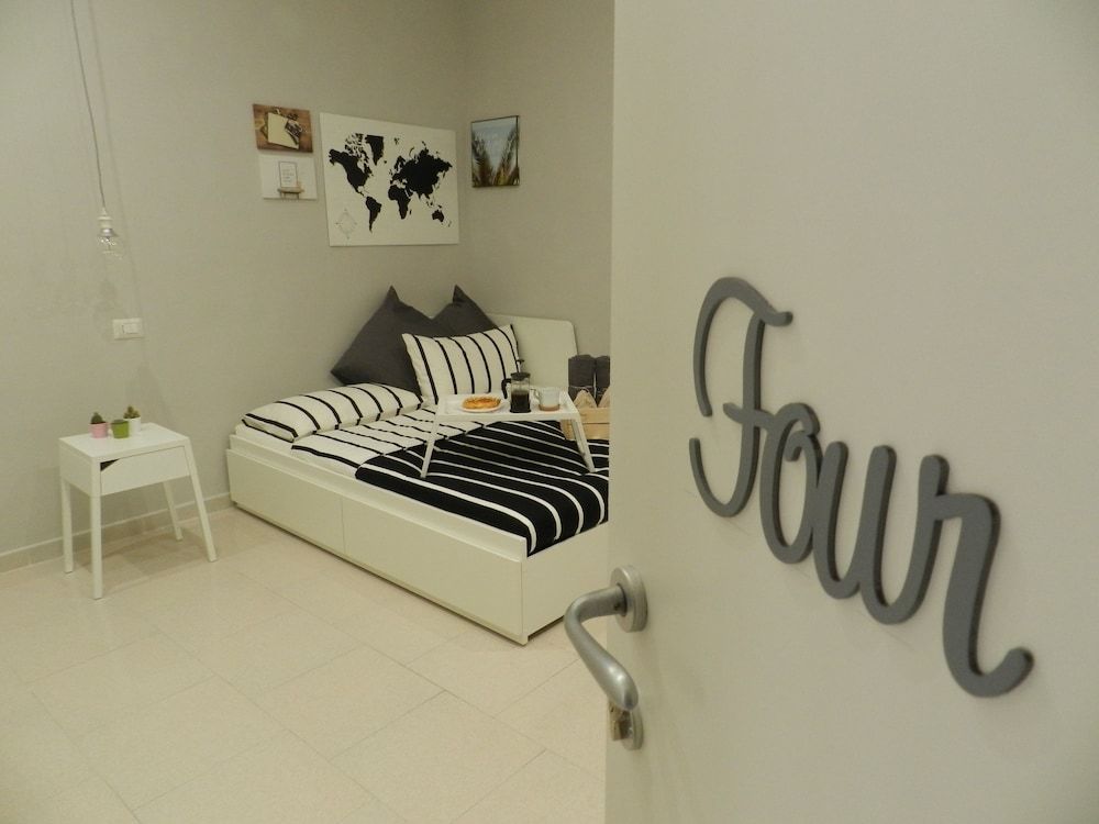 Mola Rooms