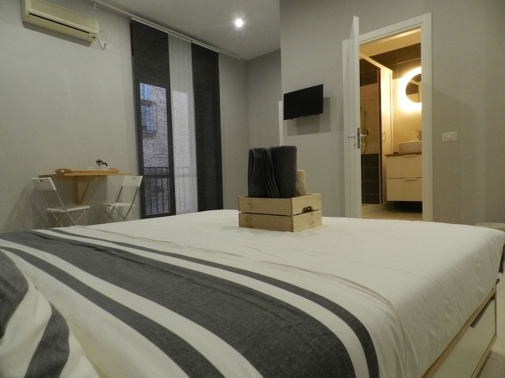 Mola Rooms