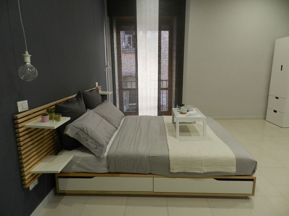 Mola Rooms