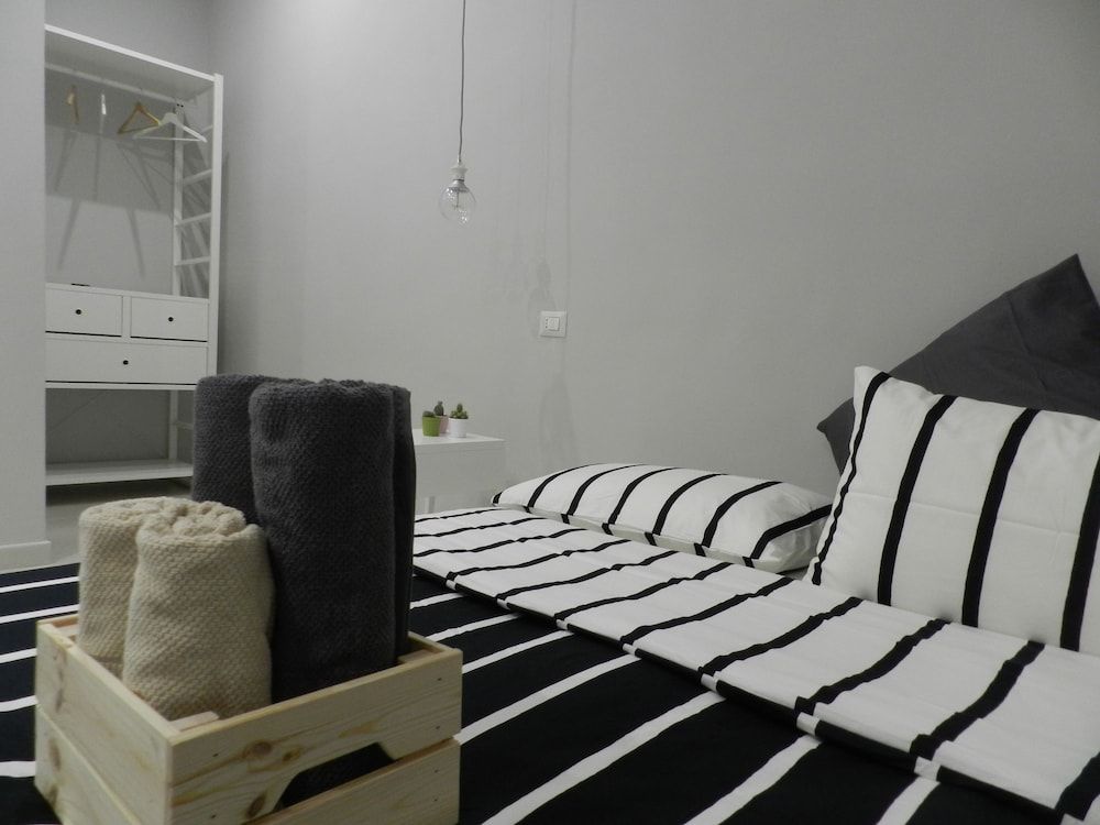 Mola Rooms