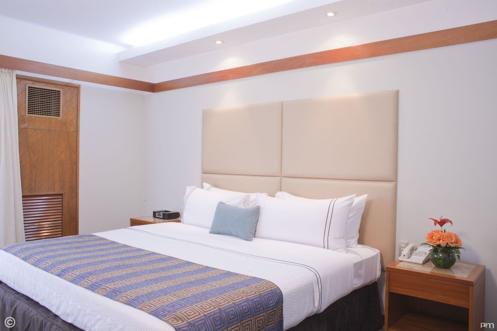 Sonesta Hotel El Olivar Lima Habitacin con cama grande 6