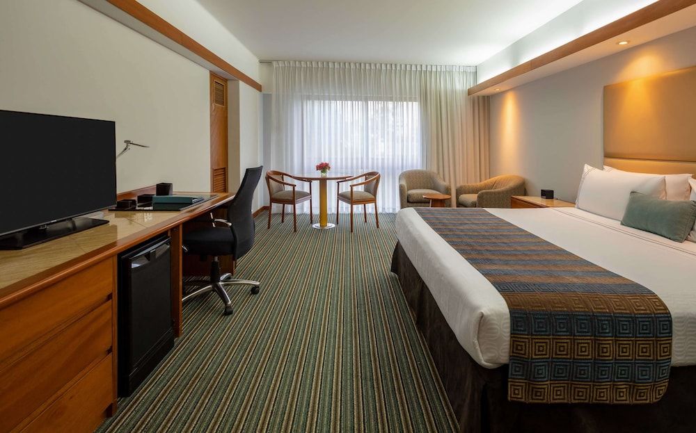 Sonesta Hotel El Olivar Lima Habitacin con cama grande