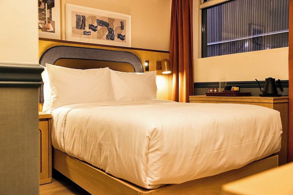 Union Hotel Single Room (Chic Solo Double) 8