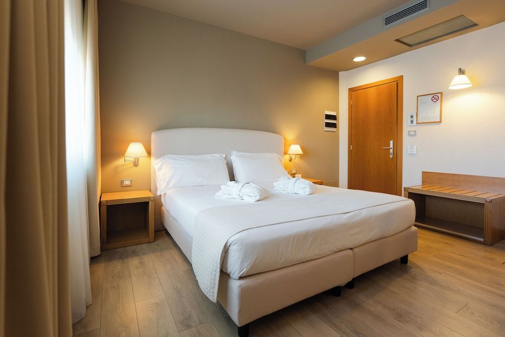 Hotel Touring Double or Twin Room 2