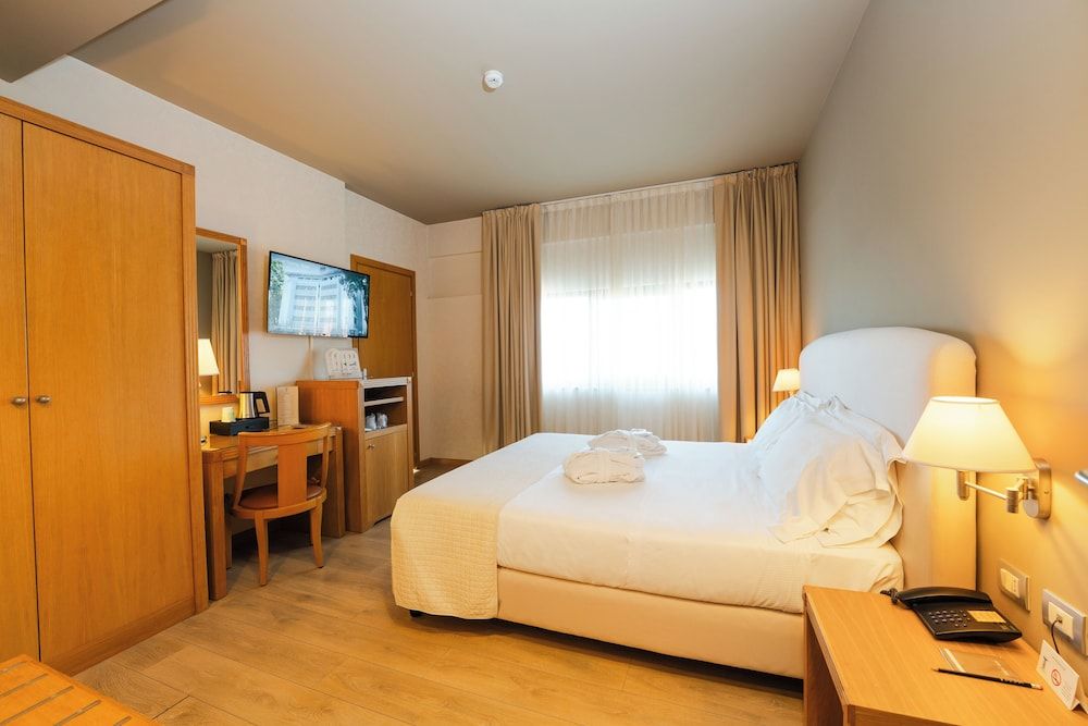 Hotel Touring Double or Twin Room