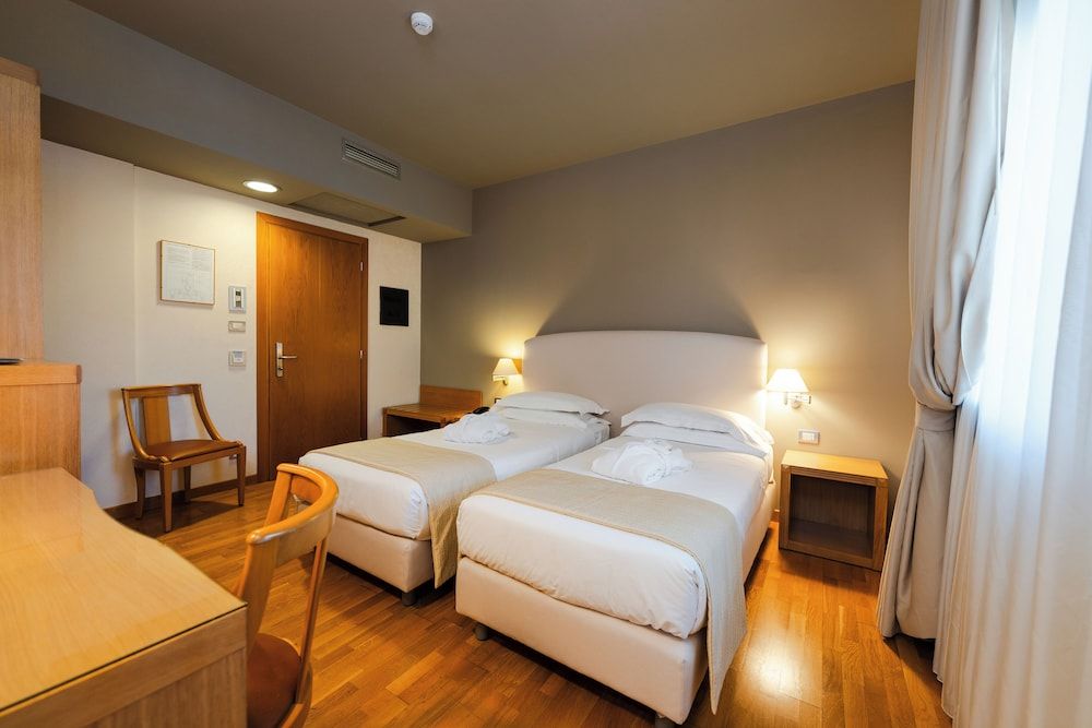 Hotel Touring Double or Twin Room 9