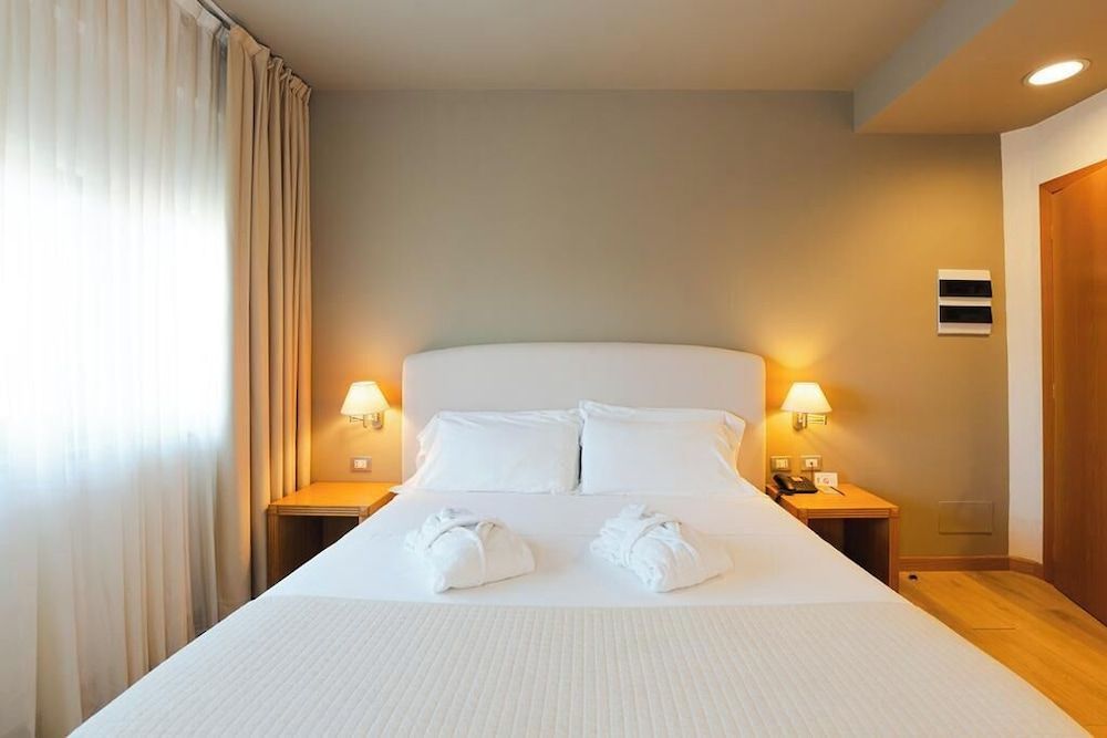 Hotel Touring Double or Twin Room 3