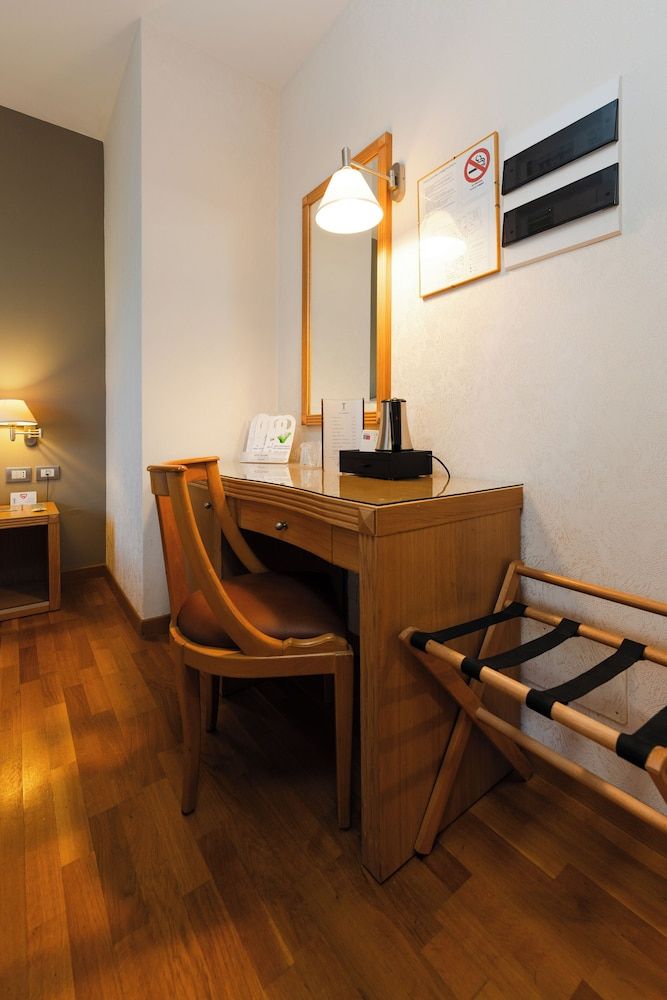 Hotel Touring Single Room 9