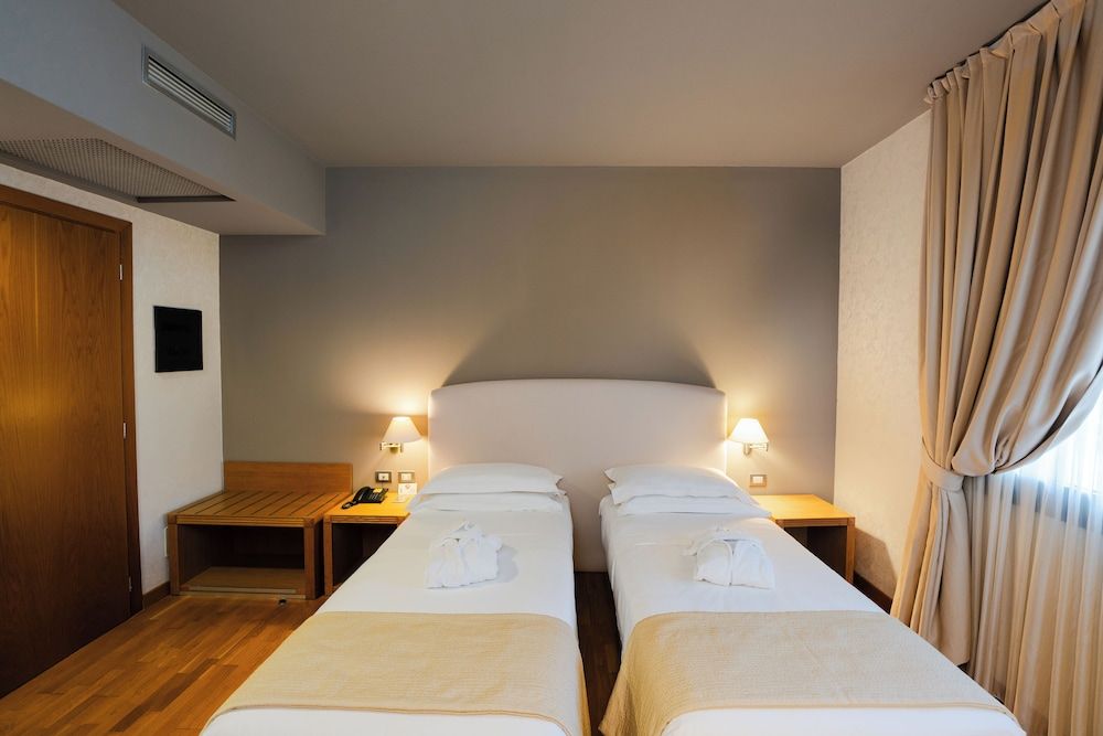 Hotel Touring Double or Twin Room 7