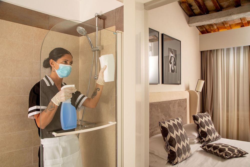 Condotti Palace Standard Room 4