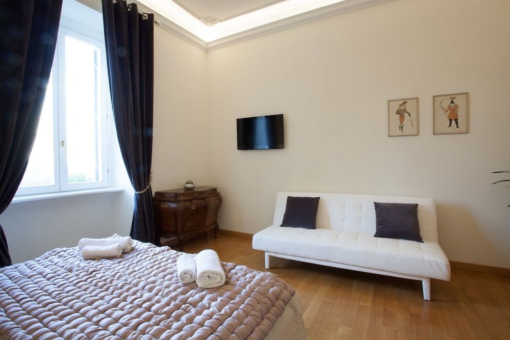 undefined Innsiderome 8